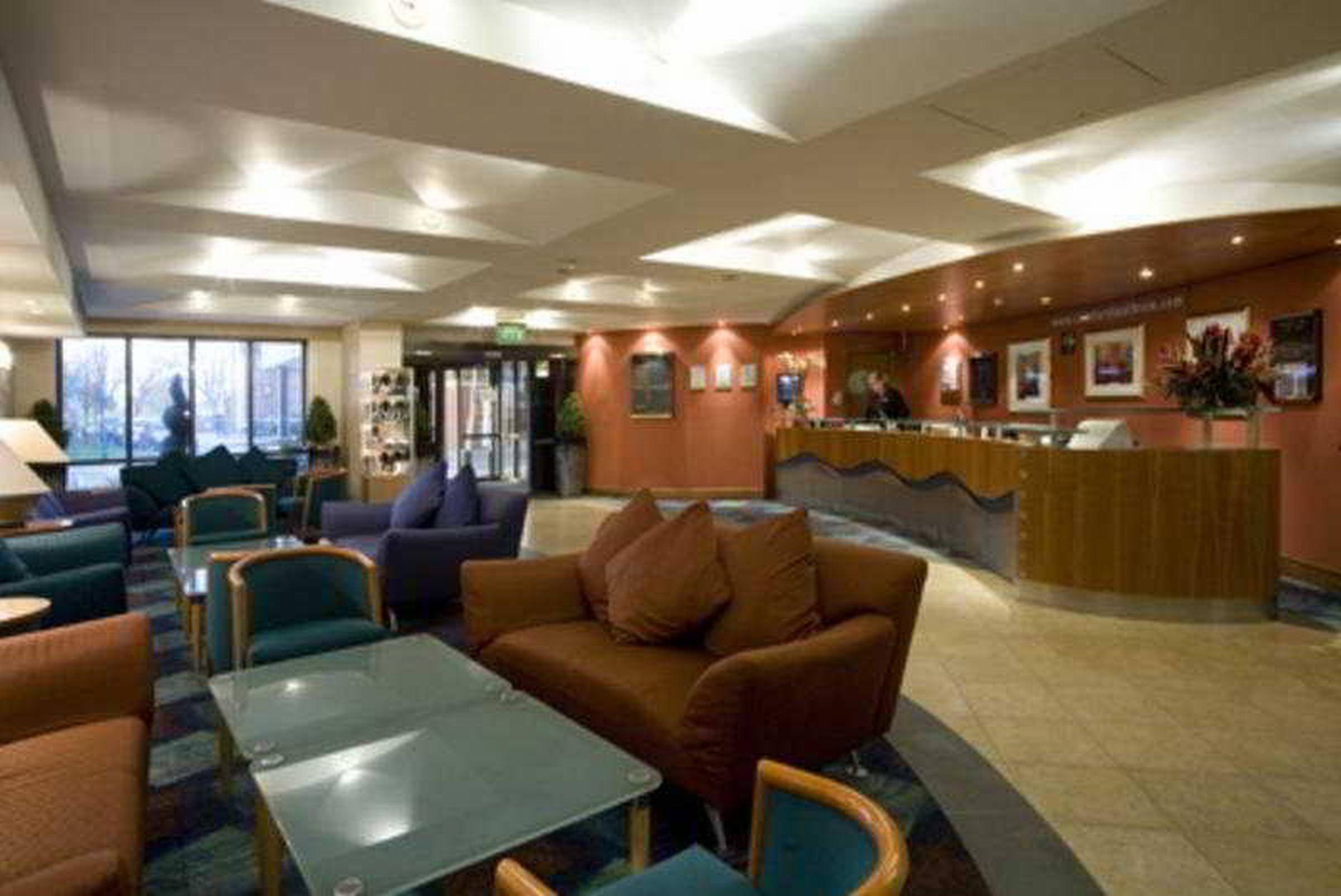 Mercure London Heathrow Airport Хитроу Экстерьер фото