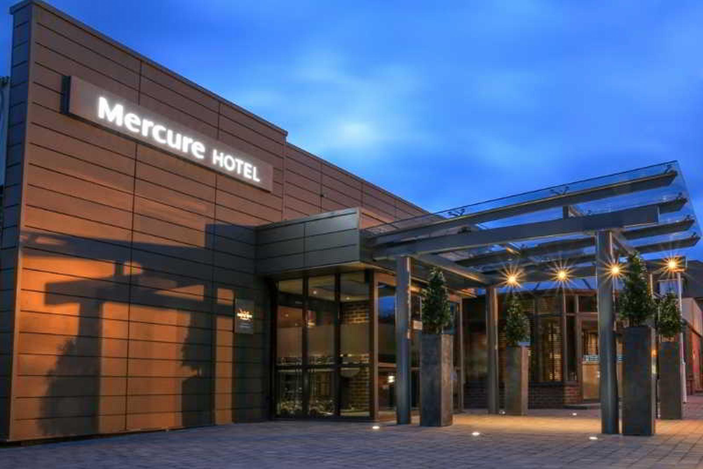 Mercure London Heathrow Airport Хитроу Экстерьер фото