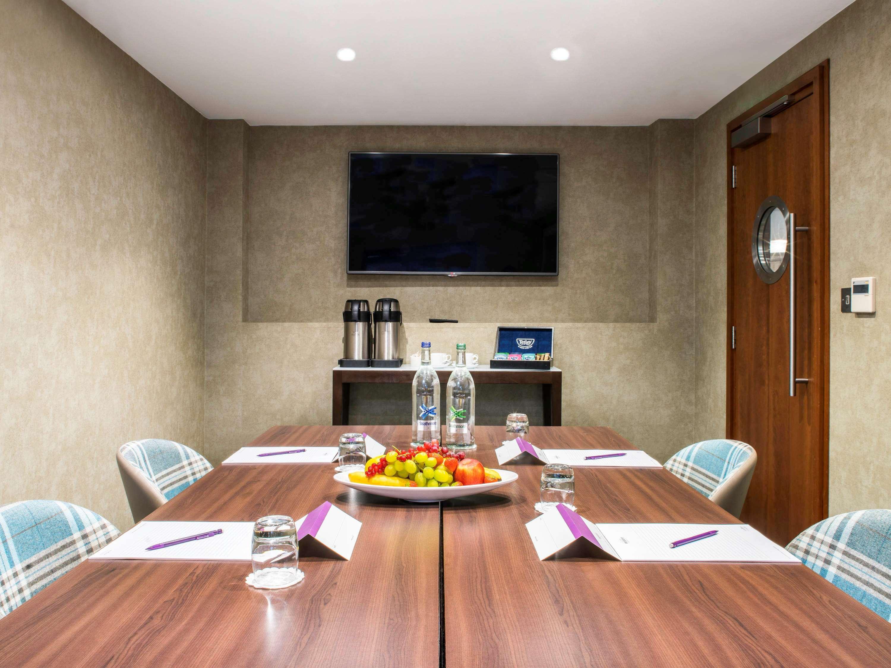 Mercure London Heathrow Airport Хитроу Экстерьер фото