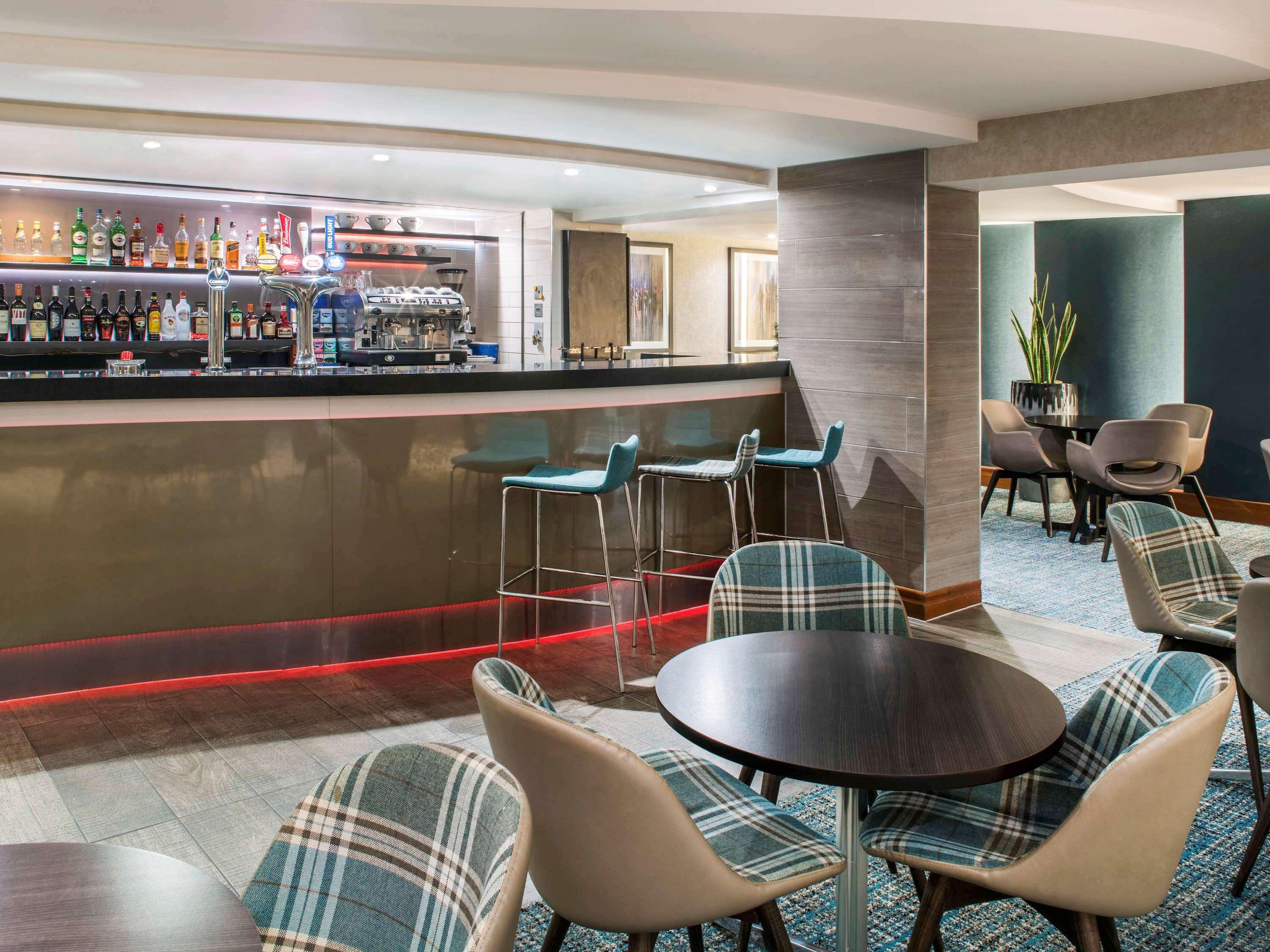 Mercure London Heathrow Airport Хитроу Экстерьер фото