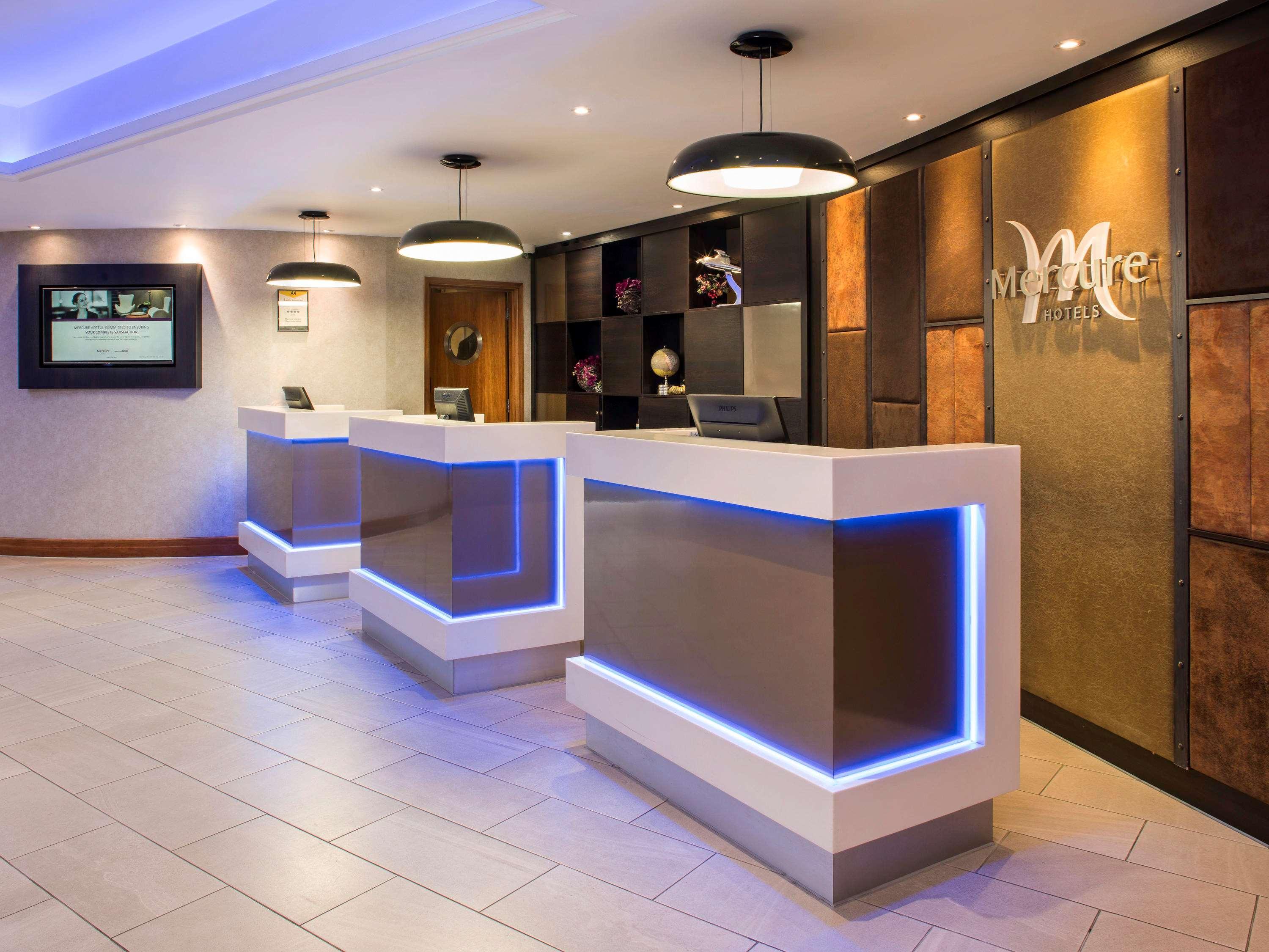 Mercure London Heathrow Airport Хитроу Экстерьер фото