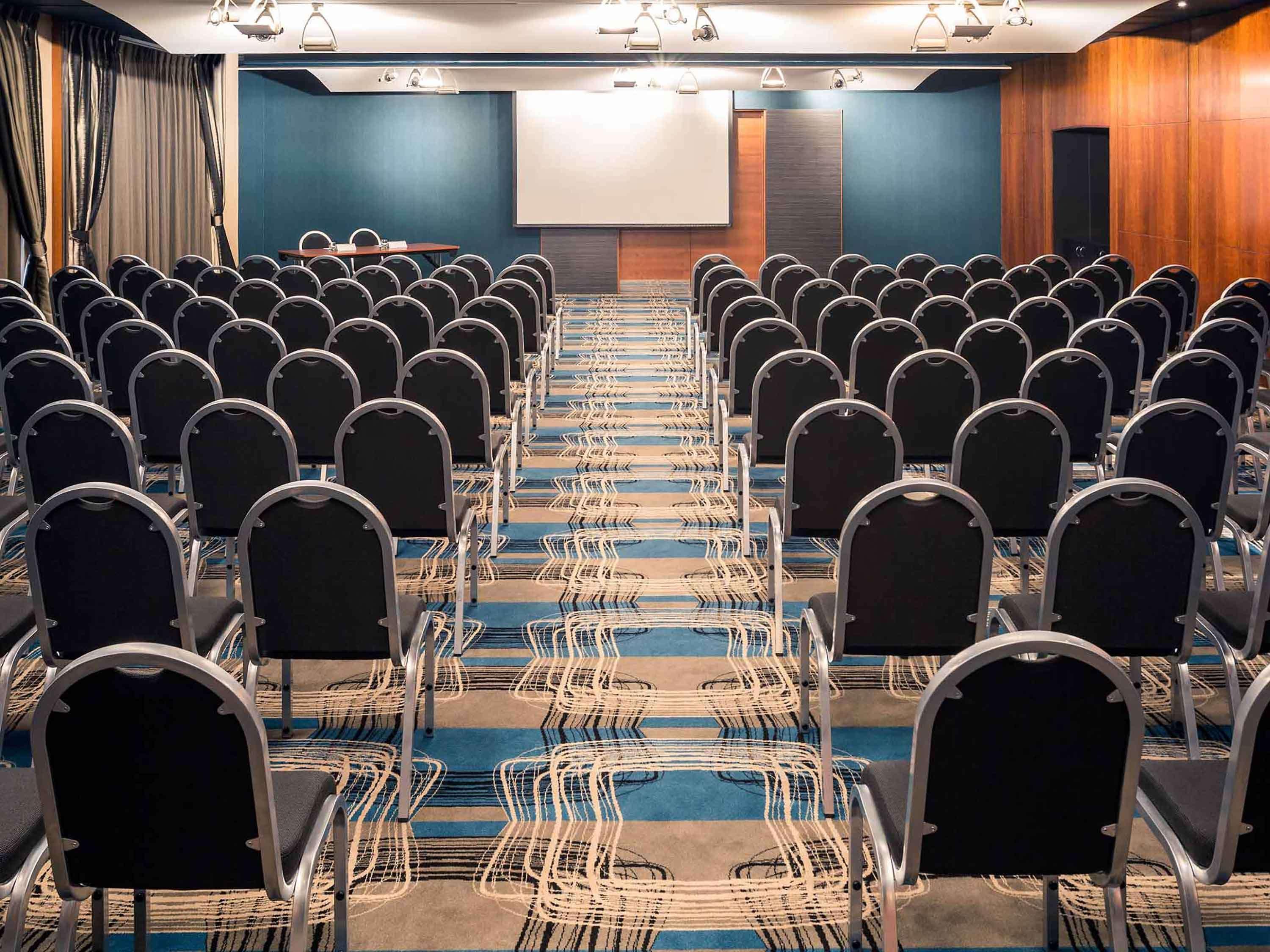 Mercure London Heathrow Airport Хитроу Экстерьер фото