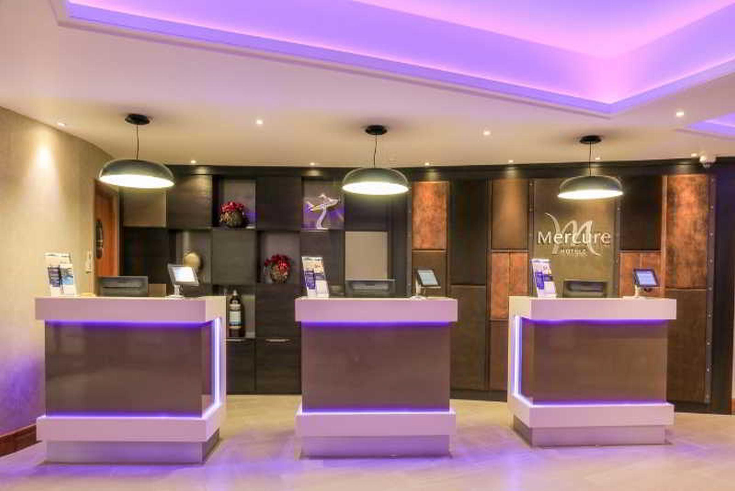 Mercure London Heathrow Airport Хитроу Экстерьер фото